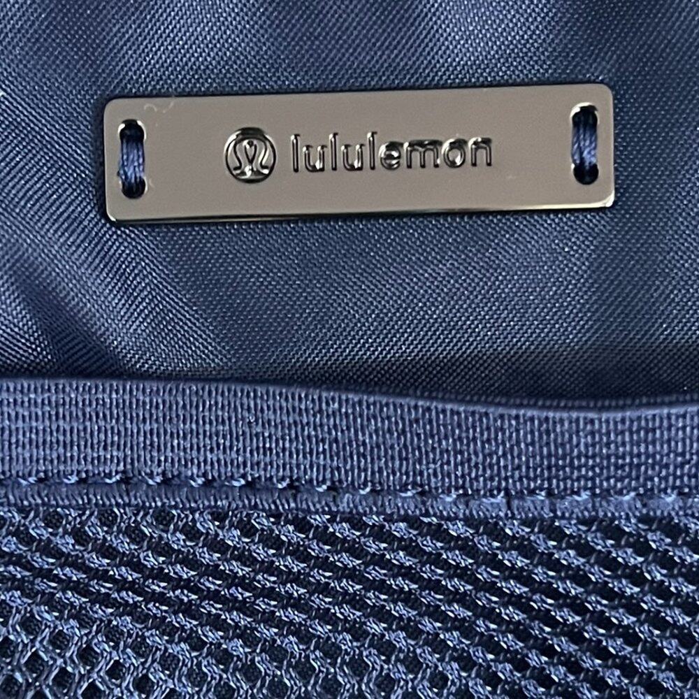 NWT Heritage 365 Camo Smoky Red Night Sea Multi lululemon Everywhere Belt Bag - Picture 10 of 12